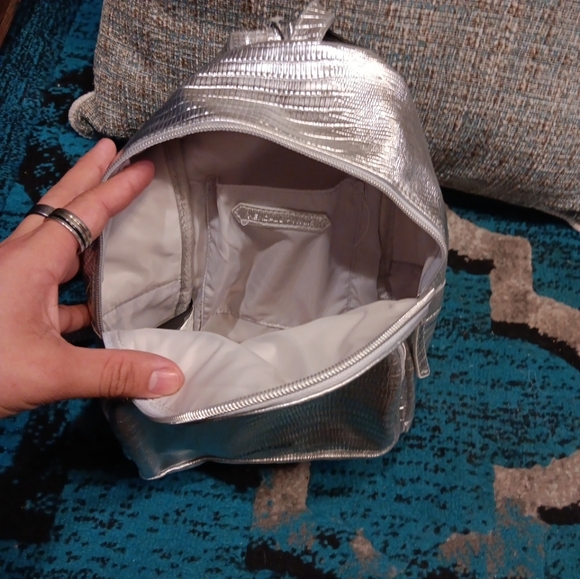 Kendal & Kylie Silver NWT poly vinyl croc mini backpack 11 x 8.1/2 x 3.1/2 - Picture 6 of 6